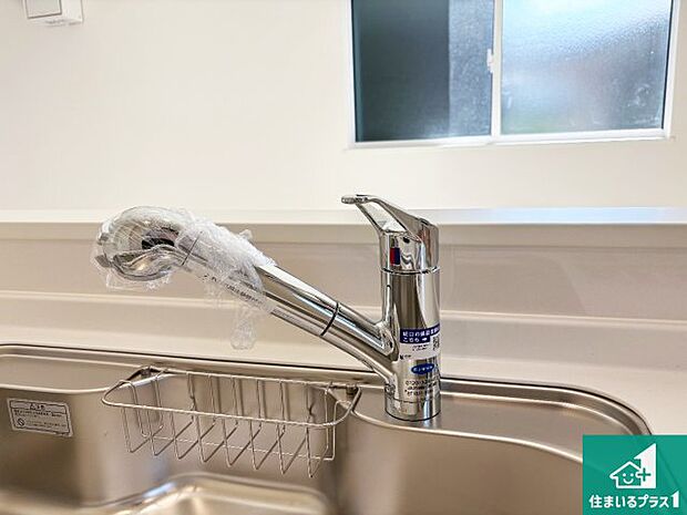 【キッチン水栓】浄水器を内蔵!炊飯時、お茶を作る時に安心してお水を使えます!お湯と冷水、浄水と原水、シャワーの切替えもワンタッチです!