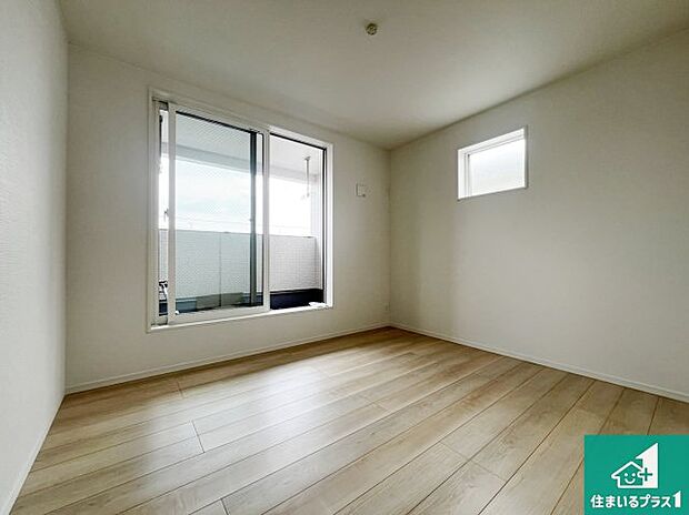 【洋室】シンプルな洋室は、自分好みのインテリアが楽しめます♪ご家族とインテリアや家具を選びに行くのは新築購入時の醍醐味の一つです。ぜひお楽しみください♪