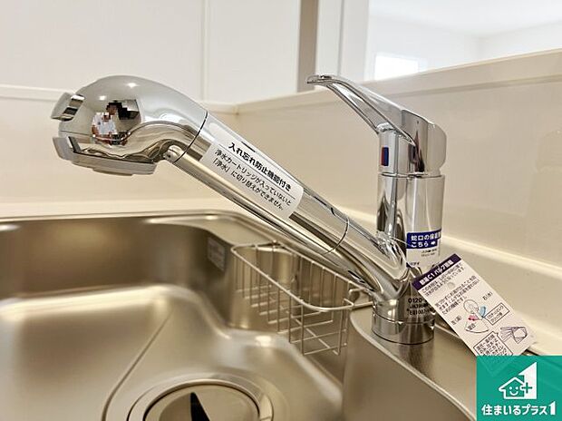 【キッチン水栓】浄水器を内蔵!炊飯時、お茶を作る時に安心してお水を使えます!お湯と冷水、浄水と原水、シャワーの切替えもワンタッチです!