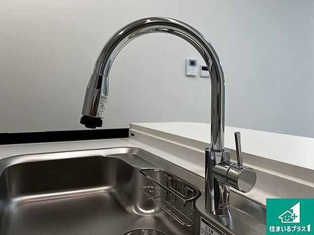 【キッチン水栓】浄水器を内蔵!炊飯時、お茶を作る時に安心してお水を使えます!お湯と冷水、浄水と原水、シャワーの切替えもワンタッチです!