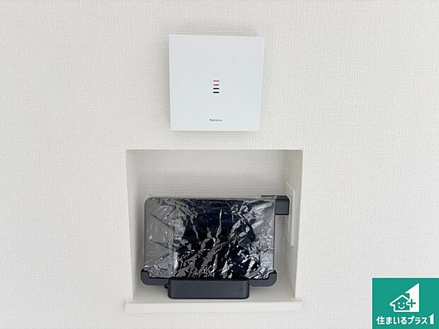 【カラーモニターインターホン】声だけでなく来訪者の姿や顔がモニターで確認できるので、小さなお子様がいらっしゃるご家庭でも安心できます！