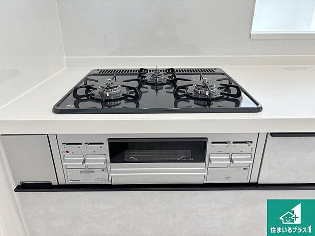 【コンロ】ダブル高火力Ｓｉセンサー付きコンロ！３口あるので、まとめて料理をする時も大活躍！