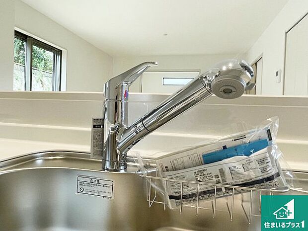 【キッチン水栓】浄水器を内蔵!炊飯時、お茶を作る時に安心してお水を使えます!お湯と冷水、浄水と原水、シャワーの切替えもワンタッチです!
