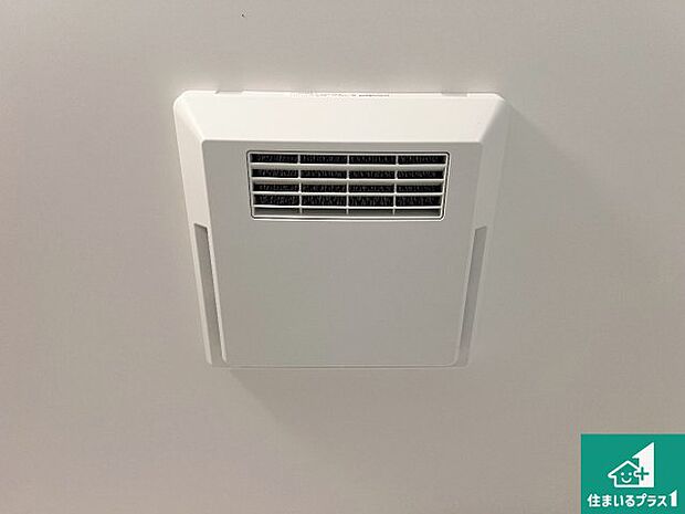 【浴室暖房乾燥機】四季を通して快適なバスライフをお手伝いする浴室暖房乾燥機!浴室の乾燥・暖房・涼風・換気はもちろん、24時間換気にも対応!