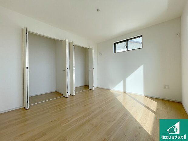 【洋室】シンプルな洋室は、自分好みのインテリアが楽しめます♪ご家族とインテリアや家具を選びに行くのは新築購入時の醍醐味の一つです。ぜひお楽しみください♪