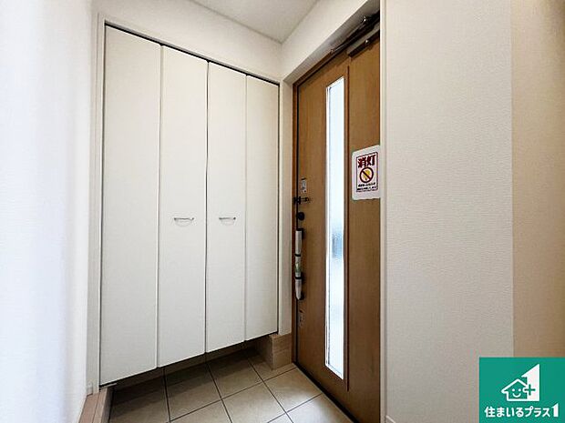 【玄関】シューズボックスにはたくさんの靴が収納できるので玄関周りはいつもスッキリ!ご家族が増えても安心!