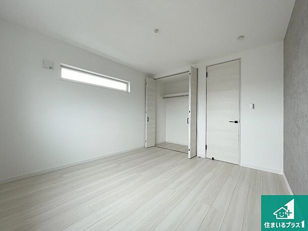 【洋室】シンプルな洋室は、自分好みのインテリアが楽しめます♪ご家族とインテリアや家具を選びに行くのは新築購入時の醍醐味の一つです。ぜひお楽しみください♪