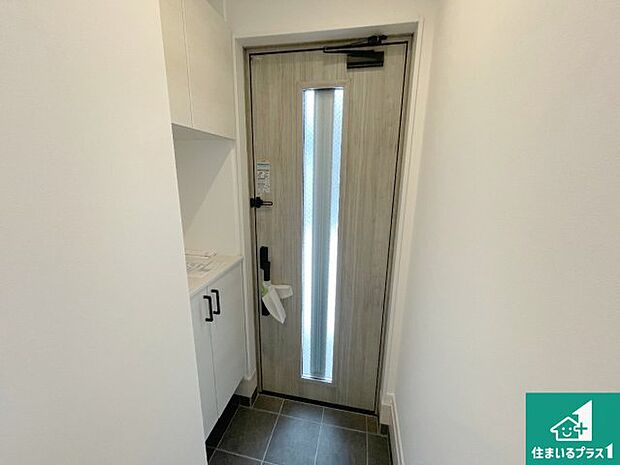 【玄関】シューズボックスにはたくさんの靴が収納できるので玄関周りはいつもスッキリ！ご家族が増えても安心！