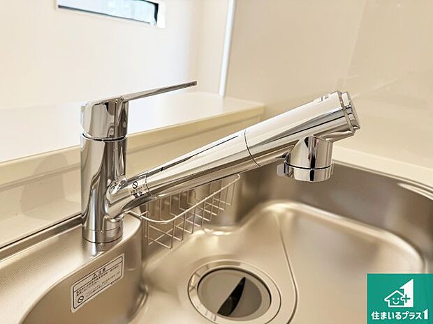 【キッチン水栓】浄水器を内蔵!炊飯時、お茶を作る時に安心してお水を使えます!お湯と冷水、浄水と原水、シャワーの切替えもワンタッチです!