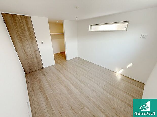 【洋室】シンプルな洋室は、自分好みのインテリアが楽しめます♪ご家族とインテリアや家具を選びに行くのは新築購入時の醍醐味の一つです。ぜひお楽しみください♪