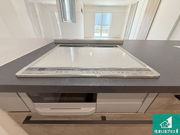 【IHコンロ】火を使わないので、安心なＩＨコンロ！でこぼこが無い構造なので、掃除もしやすく清潔に保てます！