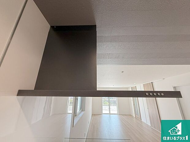 【レンジフード】スタイリッシュな印象のフラットタイプ！ＬＥＤ照明付き！