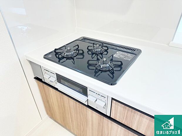 【コンロ】ダブル高火力Siセンサー付きコンロ!3口あるので、まとめて料理をする時も大活躍!