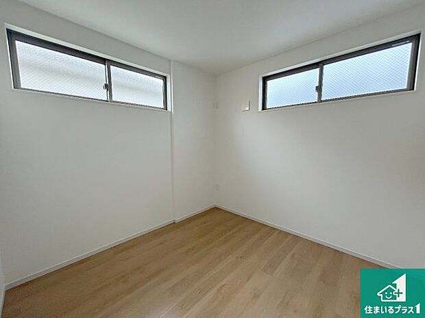 【洋室】シンプルな洋室は、自分好みのインテリアが楽しめます♪ご家族とインテリアや家具を選びに行くのは新築購入時の醍醐味の一つです。ぜひお楽しみください♪