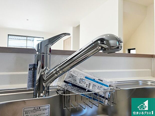 【キッチン水栓】浄水器を内蔵！炊飯時、お茶を作る時に安心してお水を使えます！お湯と冷水、浄水と原水、シャワーの切替えもワンタッチです！