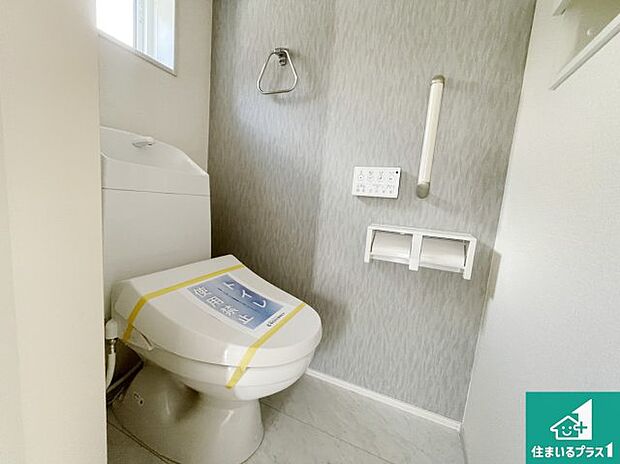 【トイレ】1・2階の2ヶ所にあるので、朝の忙しい時間の順番待ちもなく、深夜の利用にも大変便利です。