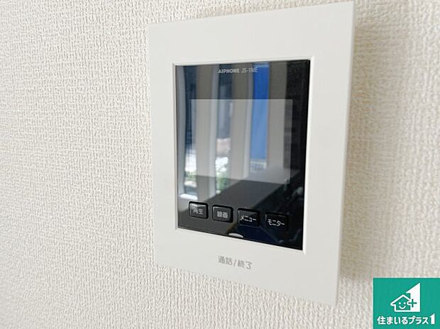 【カラーモニターインターホン】声だけでなく来訪者の姿や顔がモニターで確認できるので、小さなお子様がいらっしゃるご家庭でも安心できます！