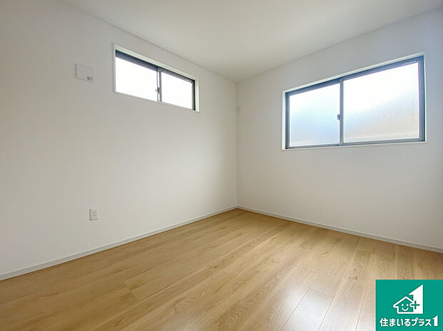 【洋室】シンプルな洋室は、自分好みのインテリアが楽しめます♪ご家族とインテリアや家具を選びに行くのは新築購入時の醍醐味の一つです。ぜひお楽しみください♪