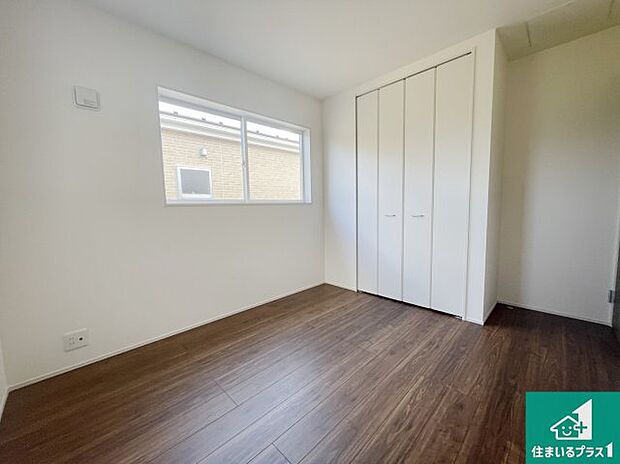 【洋室】シンプルな洋室は、自分好みのインテリアが楽しめます♪ご家族とインテリアや家具を選びに行くのは新築購入時の醍醐味の一つです。ぜひお楽しみください♪