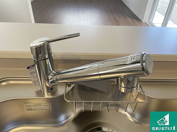 【キッチン水栓】浄水器を内蔵！炊飯時、お茶を作る時に安心してお水を使えます！お湯と冷水、浄水と原水、シャワーの切替えもワンタッチです！