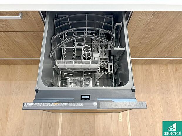 【食器洗い乾燥機】食事後の一仕事、食器洗いをボタン一つでお任せできちゃいます!場所を取らないビルトイン式なので、お料理スペースもしっかり確保!