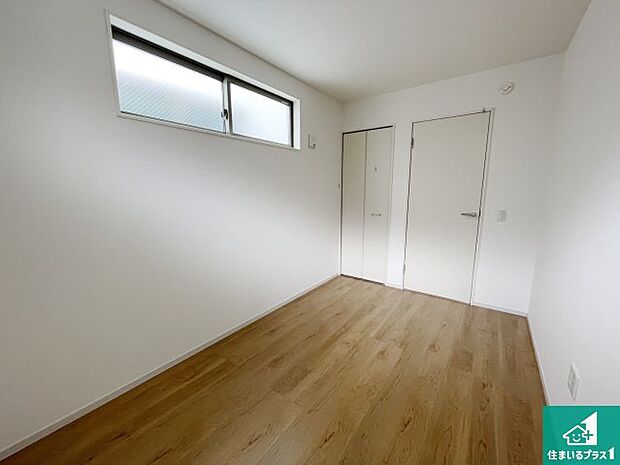 【洋室】シンプルな洋室は、自分好みのインテリアが楽しめます♪ご家族とインテリアや家具を選びに行くのは新築購入時の醍醐味の一つです。ぜひお楽しみください♪