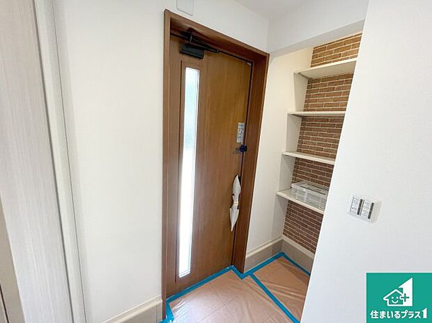 【玄関】シューズボックスにはたくさんの靴が収納できるので玄関周りはいつもスッキリ!ご家族が増えても安心!