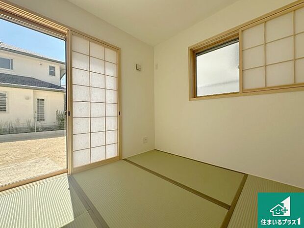 【和室】一室あると便利な和室は客間としてだけでなく、小さなお子様のプレイルームや食後のくつろぎスペースとしてもご利用いただけます。収納もついていますので大活躍間違いなし!