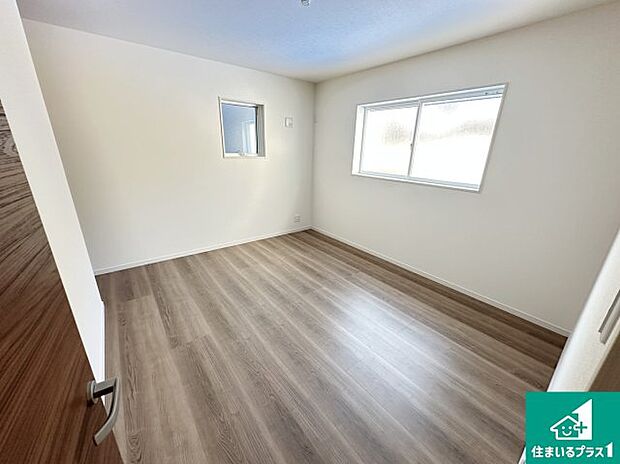 【洋室】シンプルな洋室は、自分好みのインテリアが楽しめます♪ご家族とインテリアや家具を選びに行くのは新築購入時の醍醐味の一つです。ぜひお楽しみください♪