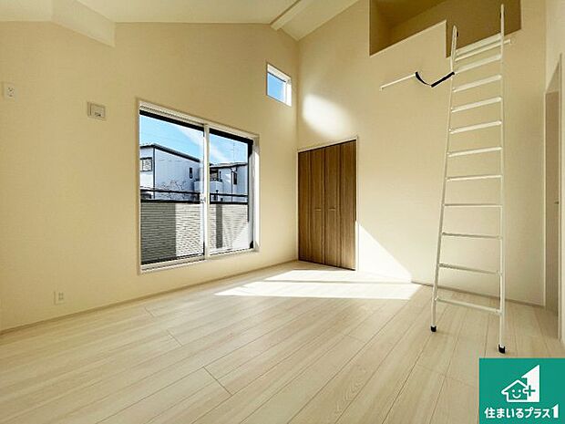 【洋室】シンプルな洋室は、自分好みのインテリアが楽しめます♪ご家族とインテリアや家具を選びに行くのは新築購入時の醍醐味の一つです。ぜひお楽しみください♪