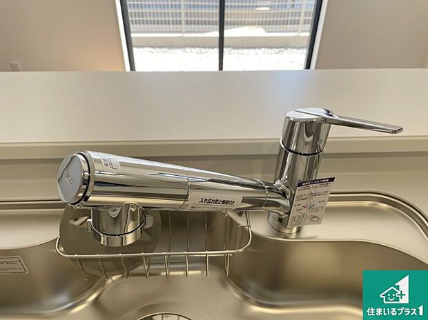 【キッチン水栓】浄水器を内蔵！炊飯時、お茶を作る時に安心してお水を使えます！お湯と冷水、浄水と原水、シャワーの切替えもワンタッチです！