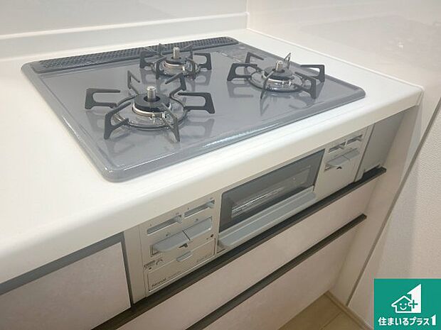 【コンロ】ダブル高火力Siセンサー付きコンロ!3口あるので、まとめて料理をする時も大活躍!