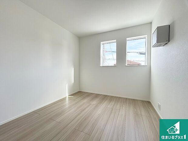 【洋室】シンプルな洋室は、自分好みのインテリアが楽しめます♪ご家族とインテリアや家具を選びに行くのは新築購入時の醍醐味の一つです。ぜひお楽しみください♪