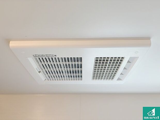 【浴室暖房乾燥機】四季を通して快適なバスライフをお手伝いする浴室暖房乾燥機!浴室の乾燥・暖房・涼風・換気はもちろん、24時間換気にも対応!