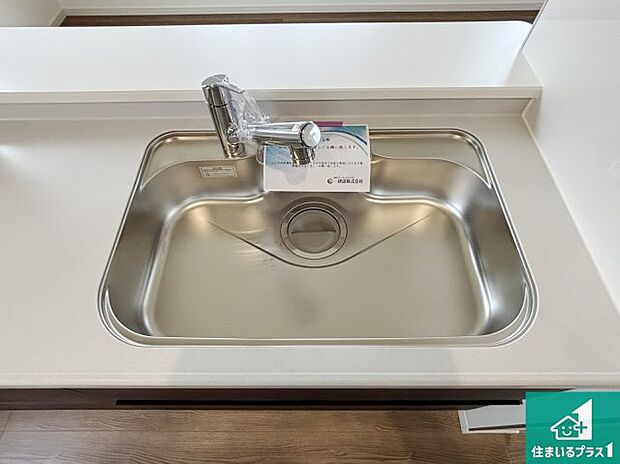 【キッチン水栓】浄水器を内蔵!炊飯時、お茶を作る時に安心してお水を使えます!お湯と冷水、浄水と原水、シャワーの切替えもワンタッチです!