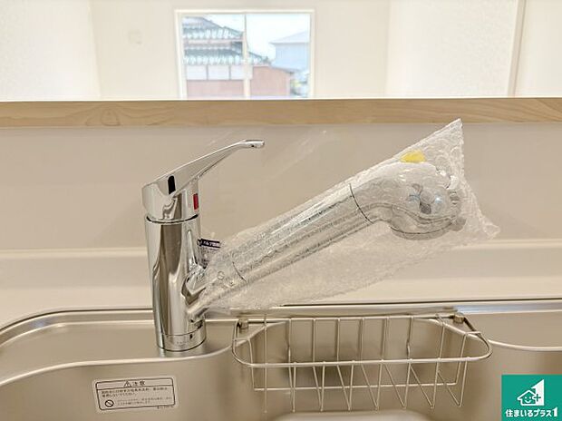 【キッチン水栓】浄水器を内蔵!炊飯時、お茶を作る時に安心してお水を使えます!お湯と冷水、浄水と原水、シャワーの切替えもワンタッチです!