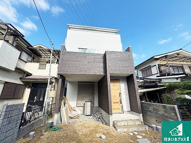 【外観】周辺は落ち着いた街並みの住宅地！子育てがしやすい住環境です！まだ未完成ですが、現地でしかわからない事もございます。是非一度ご覧ください。