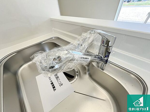 【キッチン水栓】浄水器を内蔵！炊飯時、お茶を作る時に安心してお水を使えます！お湯と冷水、浄水と原水、シャワーの切替えもワンタッチです！