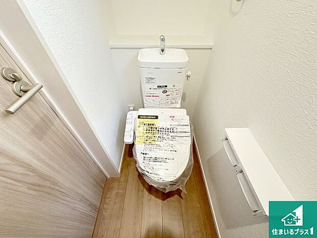 【トイレ】1・2階の2ヶ所にあるので、朝の忙しい時間の順番待ちもなく、深夜の利用にも大変便利です。