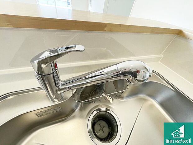 【キッチン水栓】浄水器を内蔵!炊飯時、お茶を作る時に安心してお水を使えます!お湯と冷水、浄水と原水、シャワーの切替えもワンタッチです!