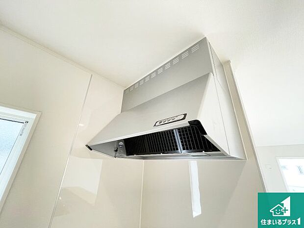 【レンジフード】汚れにくいスロットフィルタでお手入れラクラク!LED照明付き!