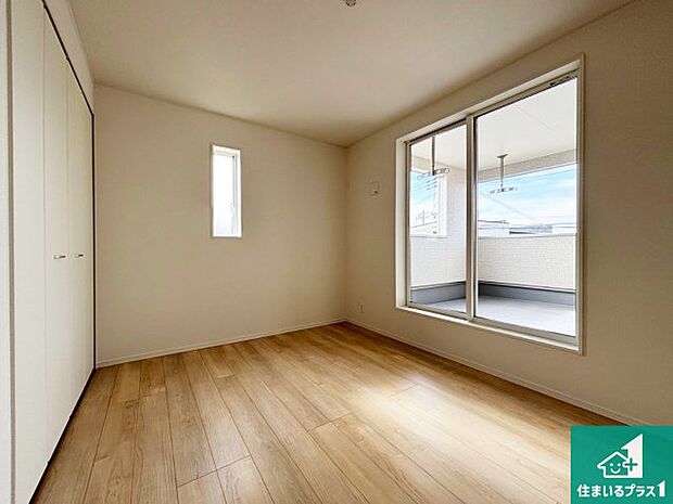 【洋室】シンプルな洋室は、自分好みのインテリアが楽しめます♪ご家族とインテリアや家具を選びに行くのは新築購入時の醍醐味の一つです。ぜひお楽しみください♪