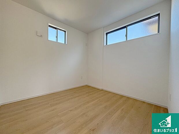 【洋室】シンプルな洋室は、自分好みのインテリアが楽しめます♪ご家族とインテリアや家具を選びに行くのは新築購入時の醍醐味の一つです。ぜひお楽しみください♪