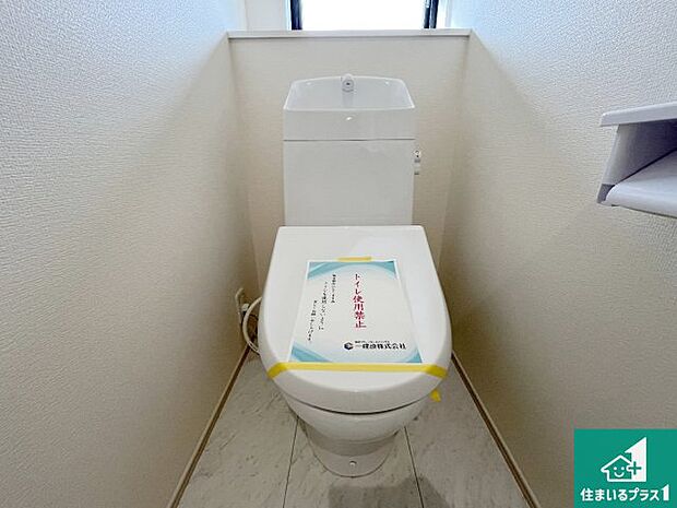 【トイレ】1・2階の2ヶ所にあるので、朝の忙しい時間の順番待ちもなく、深夜の利用にも大変便利です。