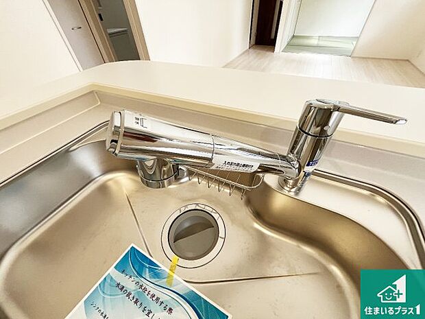 【キッチン水栓】浄水器を内蔵！炊飯時、お茶を作る時に安心してお水を使えます！お湯と冷水、浄水と原水、シャワーの切替えもワンタッチです！