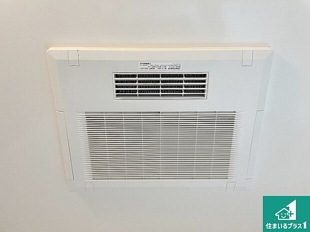 【浴室暖房乾燥機】四季を通して快適なバスライフをお手伝いする浴室暖房乾燥機!浴室の乾燥・暖房・涼風・換気はもちろん、24時間換気にも対応!