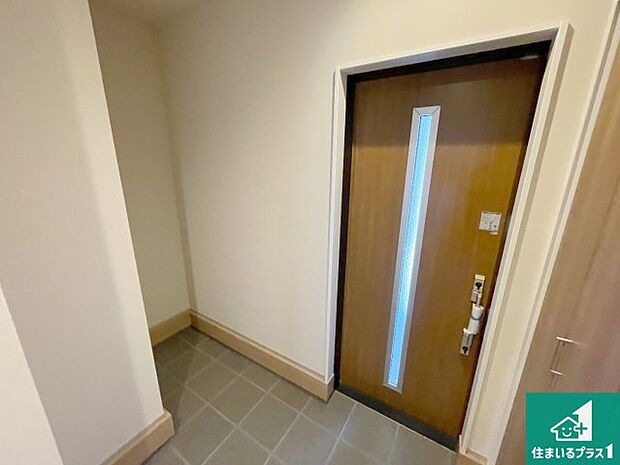 【玄関】シューズボックスにはたくさんの靴が収納できるので玄関周りはいつもスッキリ!ご家族が増えても安心!