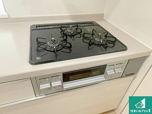 【コンロ】ダブル高火力Siセンサー付きコンロ!3口あるので、まとめて料理をする時も大活躍!