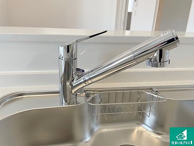 【キッチン水栓】浄水器を内蔵！炊飯時、お茶を作る時に安心してお水を使えます！お湯と冷水、浄水と原水、シャワーの切替えもワンタッチです！