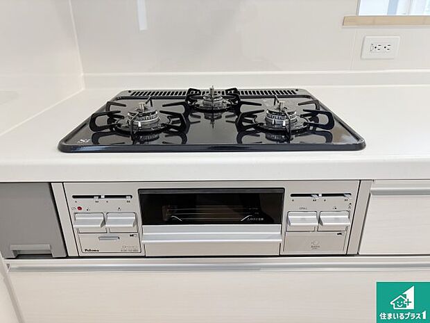 【コンロ】ダブル高火力Ｓｉセンサー付きコンロ！３口あるので、まとめて料理をする時も大活躍！
